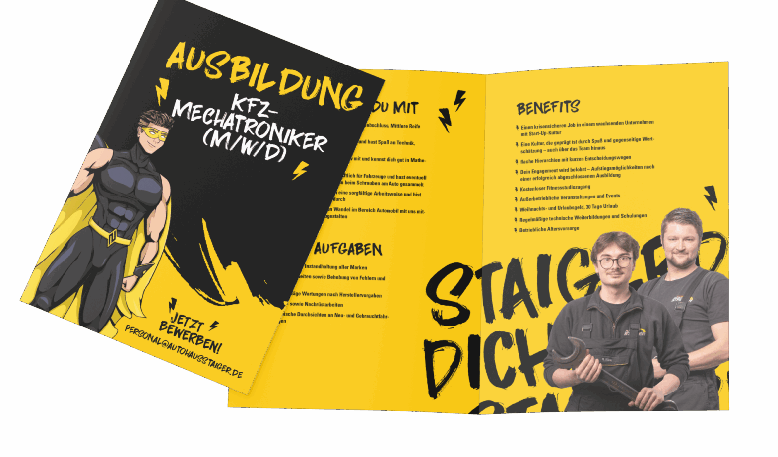 Eine gelb-schwarze Broschüre über eine Ausbildung zum KFZ-Mechatroniker (m/w/d). Auf dem Umschlag ist eine Karikatur eines Superhelden abgebildet. Auf der Innenseite halten zwei Männer in Arbeitsuniformen Werkzeuge in der Hand, mit einer Auflistung von Leistungen und Berufsinformationen auf Deutsch.